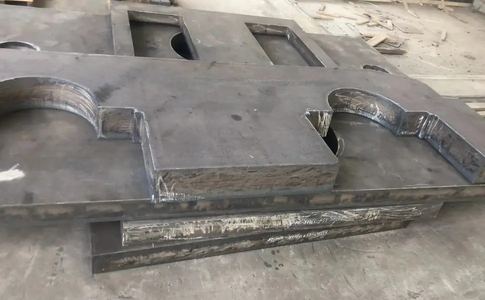 Linepipe plate components cut to drawing with rounded cut-outs
