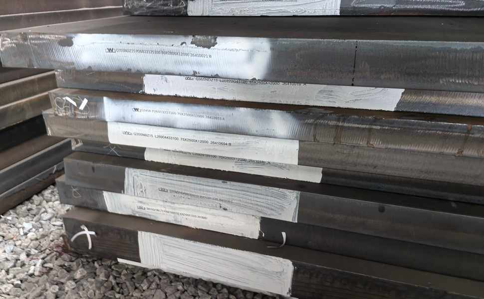 合金钢板堆垛逐片牌号喷码标识 — 钢板切割加工案例实拍