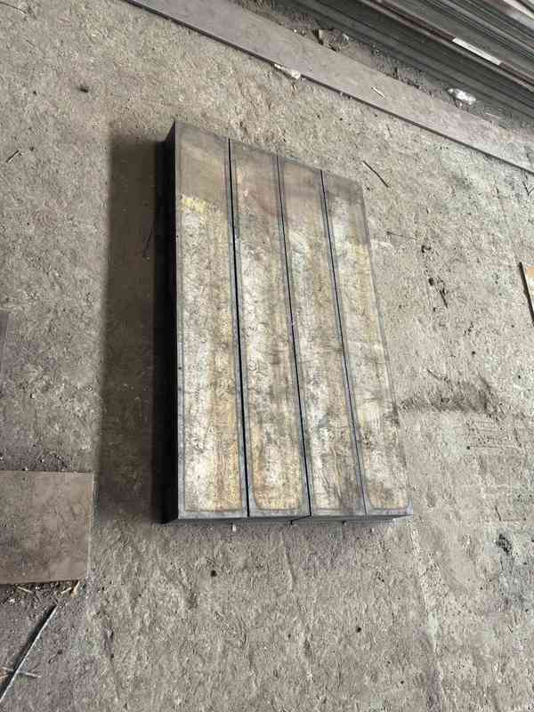 22SiMn2 中厚钢板（22SiMn2）中厚板实拍图